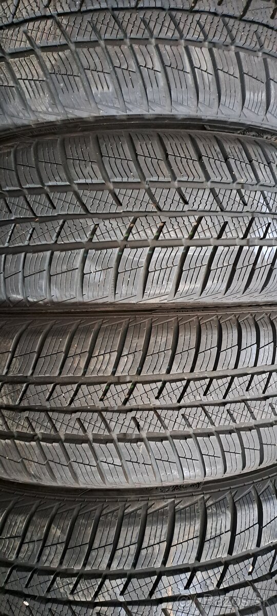 Predám 4ks ako nové zimné pneumatiky 185/60r15-84T Barum