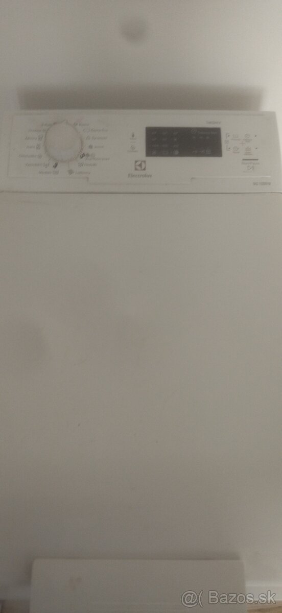 Predám práčku Elektrolux 1200 otáčok na náhradné diely. Asi