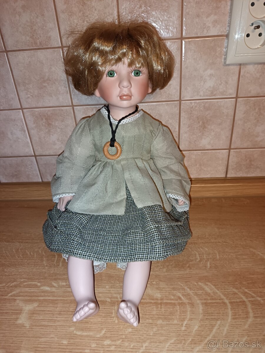 Porcelánová bábika.