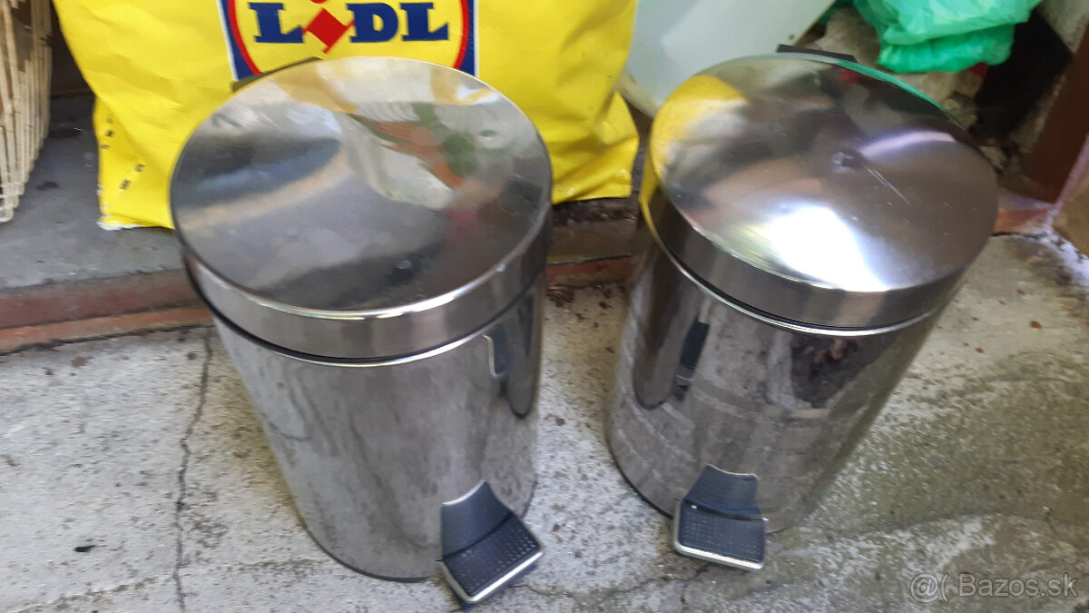 Predám dva malé nerezové koše.