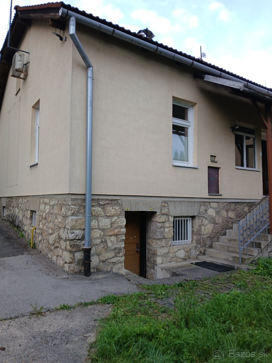 Rodinný dom na bývanie aj podnikanie BB-Uhlisko