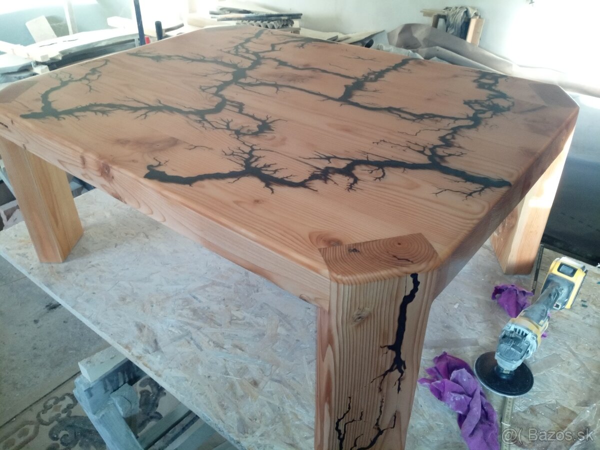 Konferenčný stolík