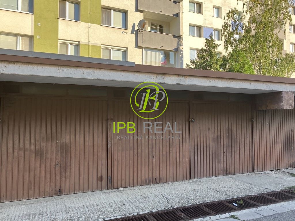 Garáž na Toryskej ul. vo Vrakuni