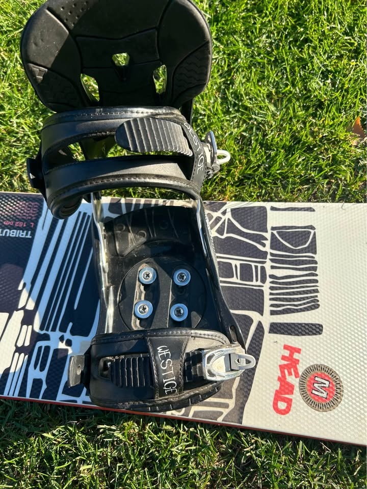 Snowboard + viazanie + topánky 42, + Bunda.