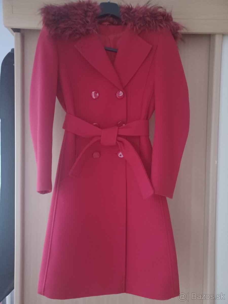 Čerevený flaušový kabát