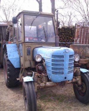 Predam traktor 4011