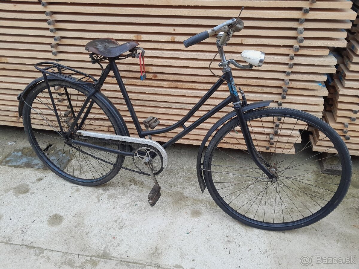 Predám starý zachovalý bicykel na dekoráciu