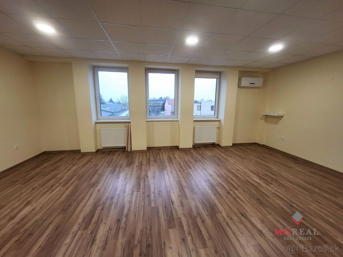 Priestor na prenájom - Topoľčany - centrum