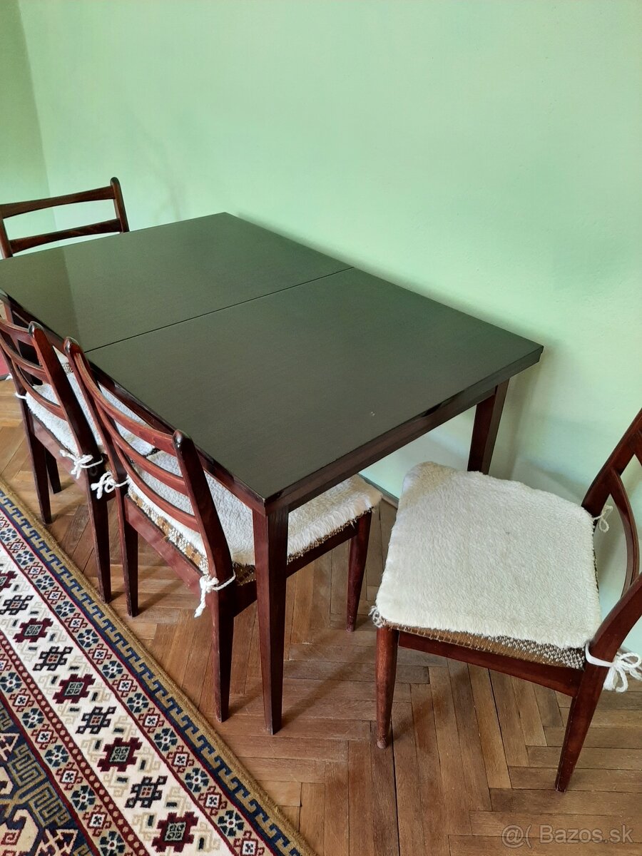 Stol + 4 stoličky
