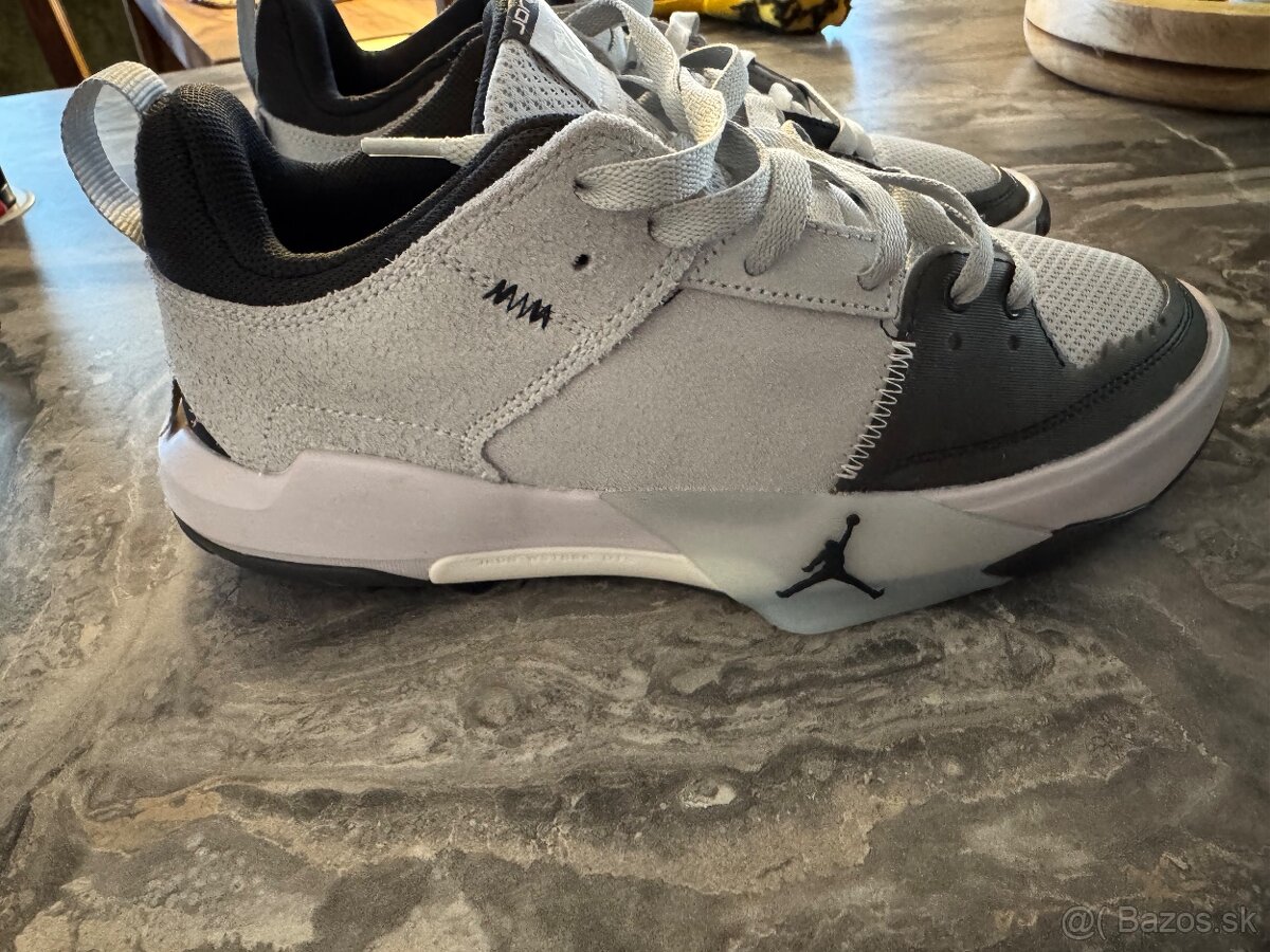 Botasky JORDAN 41 / 7 / 26 cm