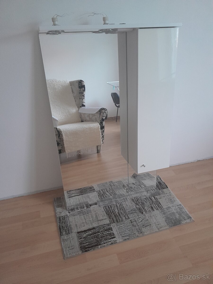 Kupelňova skrinka