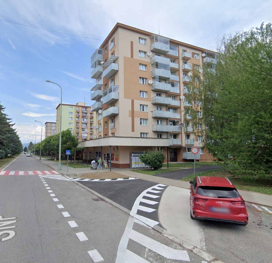 2 izb. zariadený byt so zasklenou lodžiou a garážou
