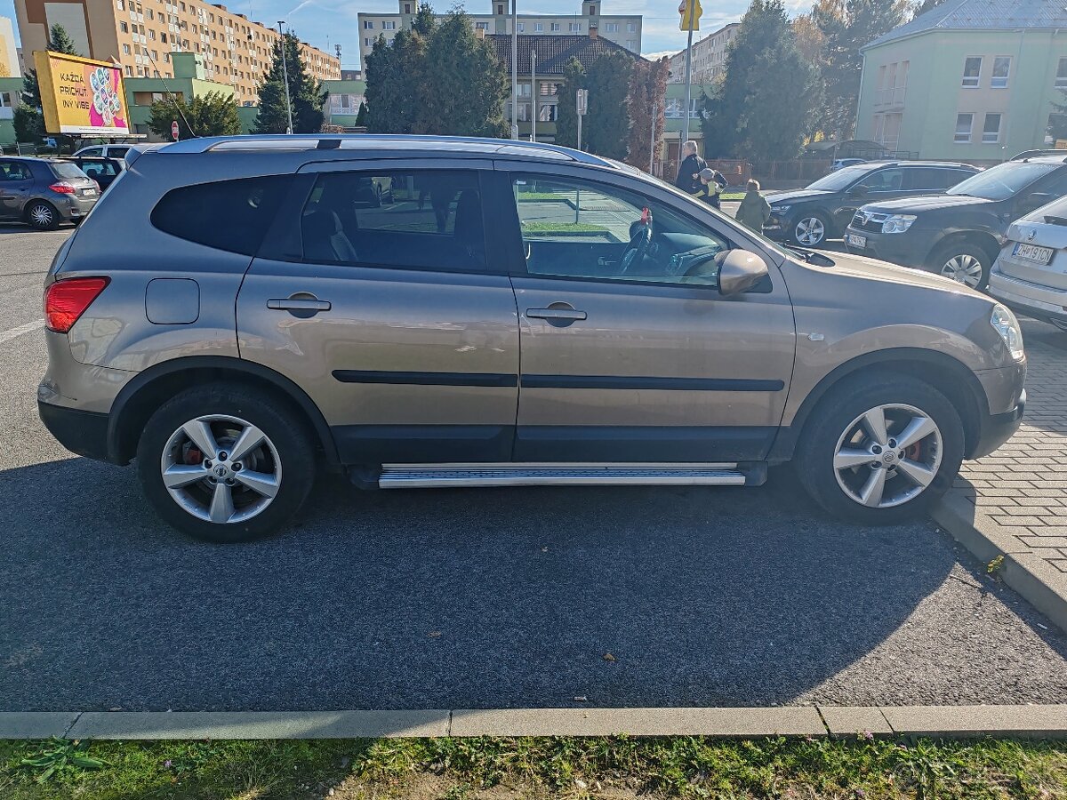 Nissan Qashqai+2 2010