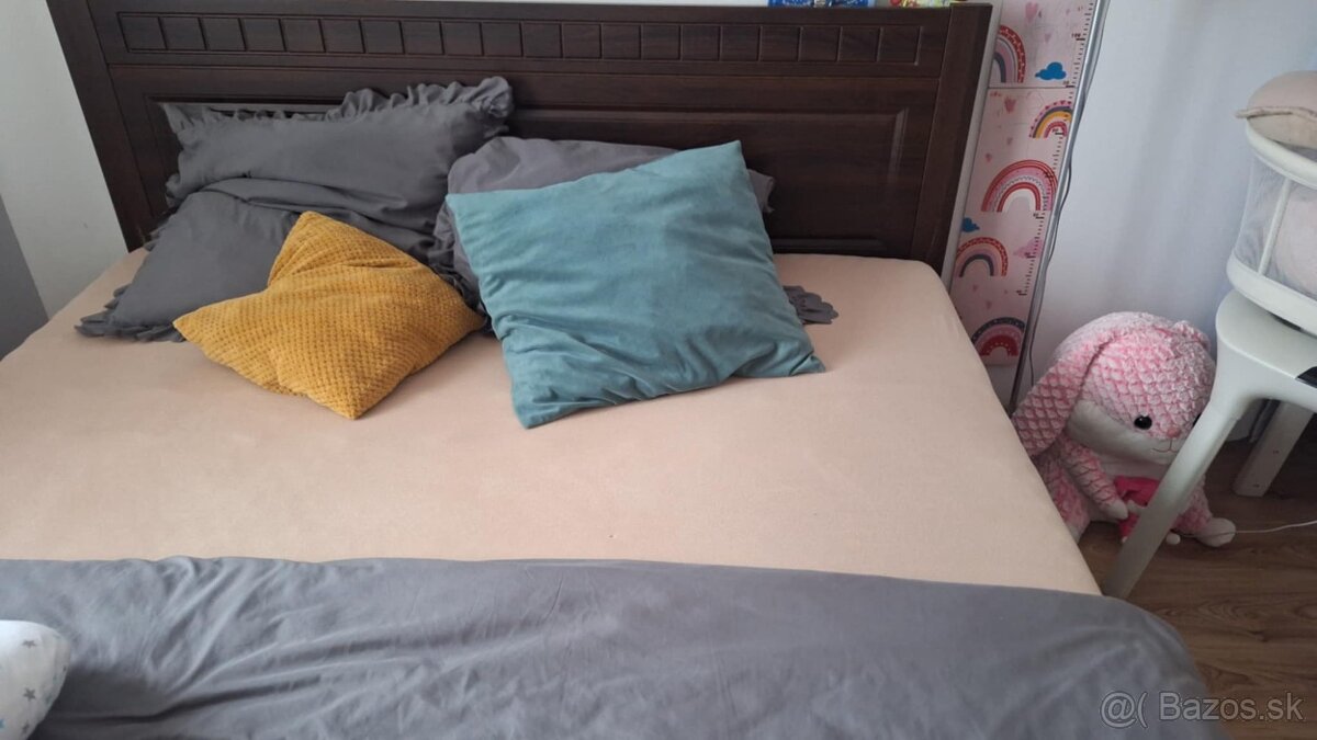 Drevena postel 200x180