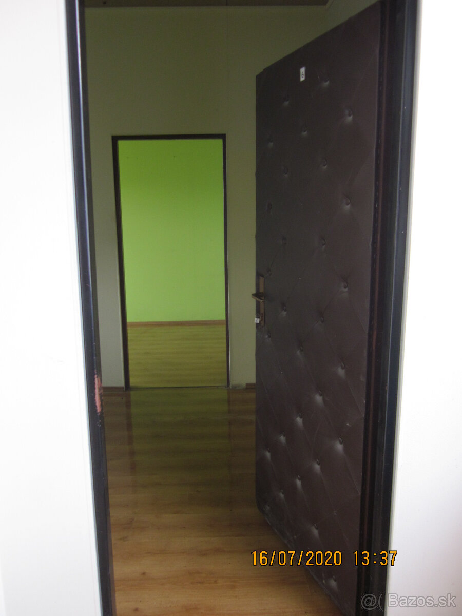 Dlhodobo prenajmem maly sklad, obcasnu kancelariu 34m2.