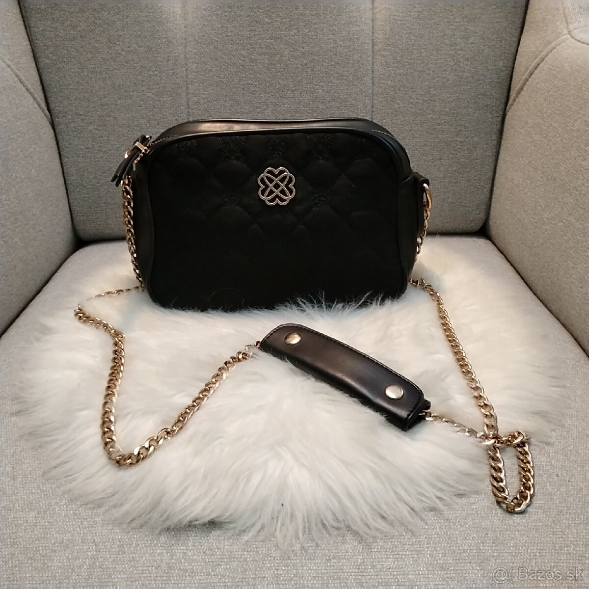 Elegantná čierna prešívaná crossbody kabelka MORGAN