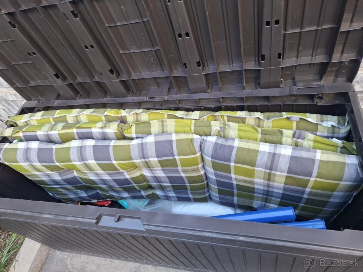 Podsedák na záhradné stoličky + box