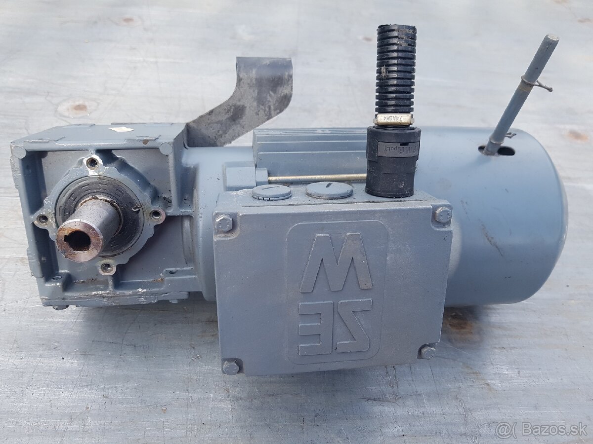 Elektomotor 0.37 kW s prevodovkou