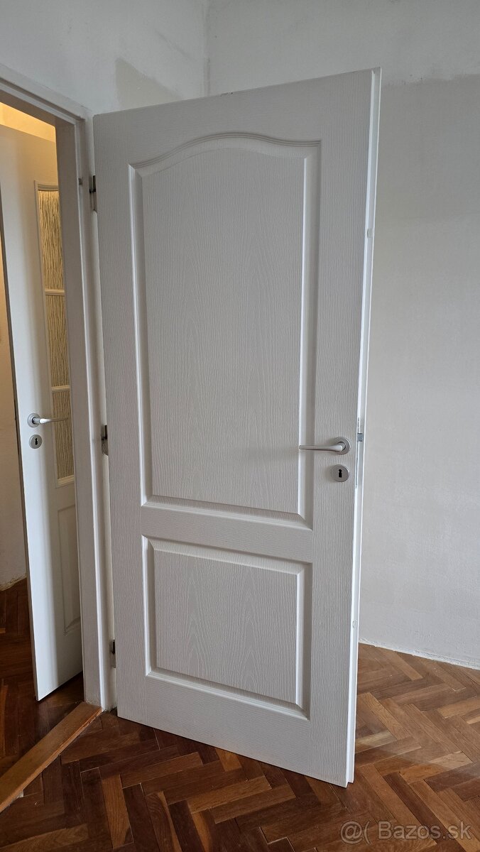 Interiérové dvere aj s kovaním