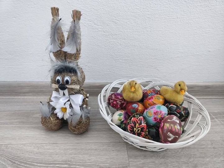 veľkonočný zajac, vajíčka, košík, kačičky