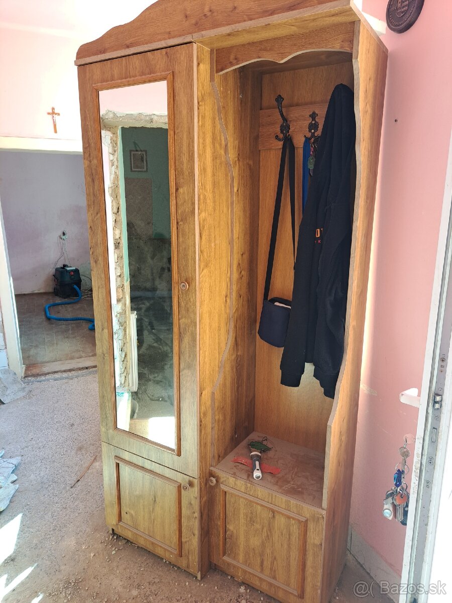 Šatníkova skriňa satnik