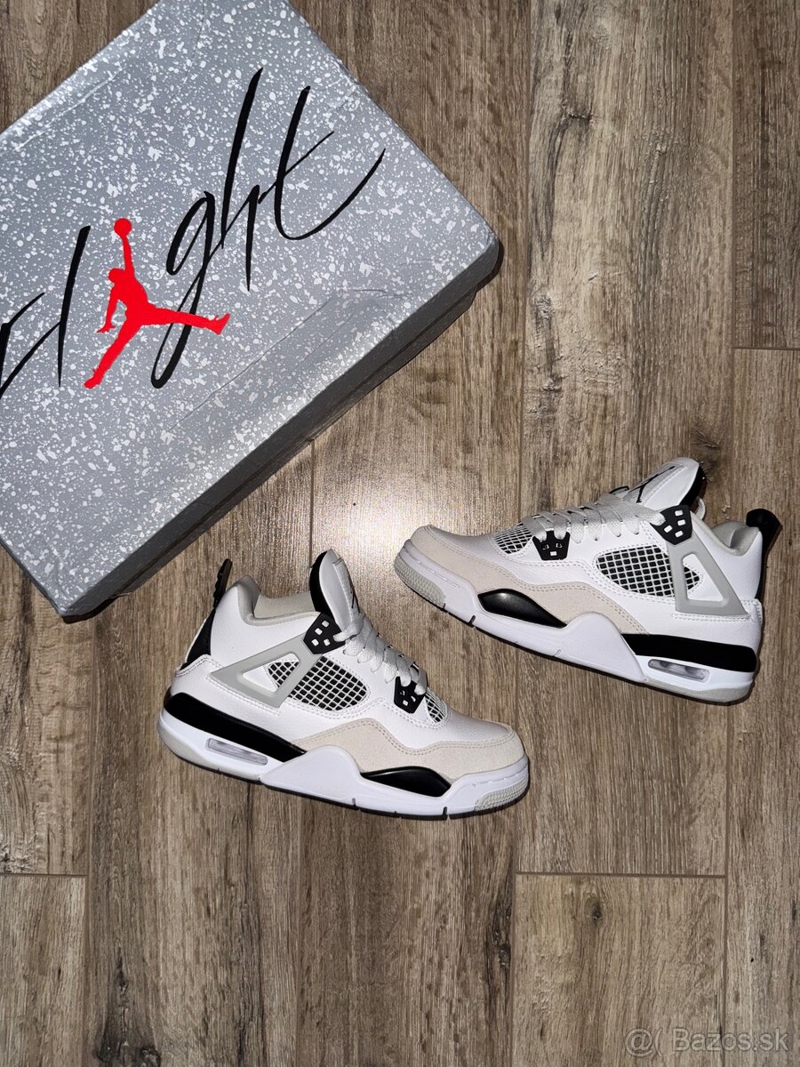 Air Jordan 4 millitary black