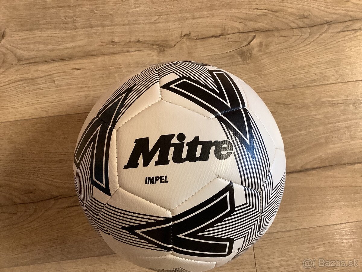 Mitre nová futbalová lopta