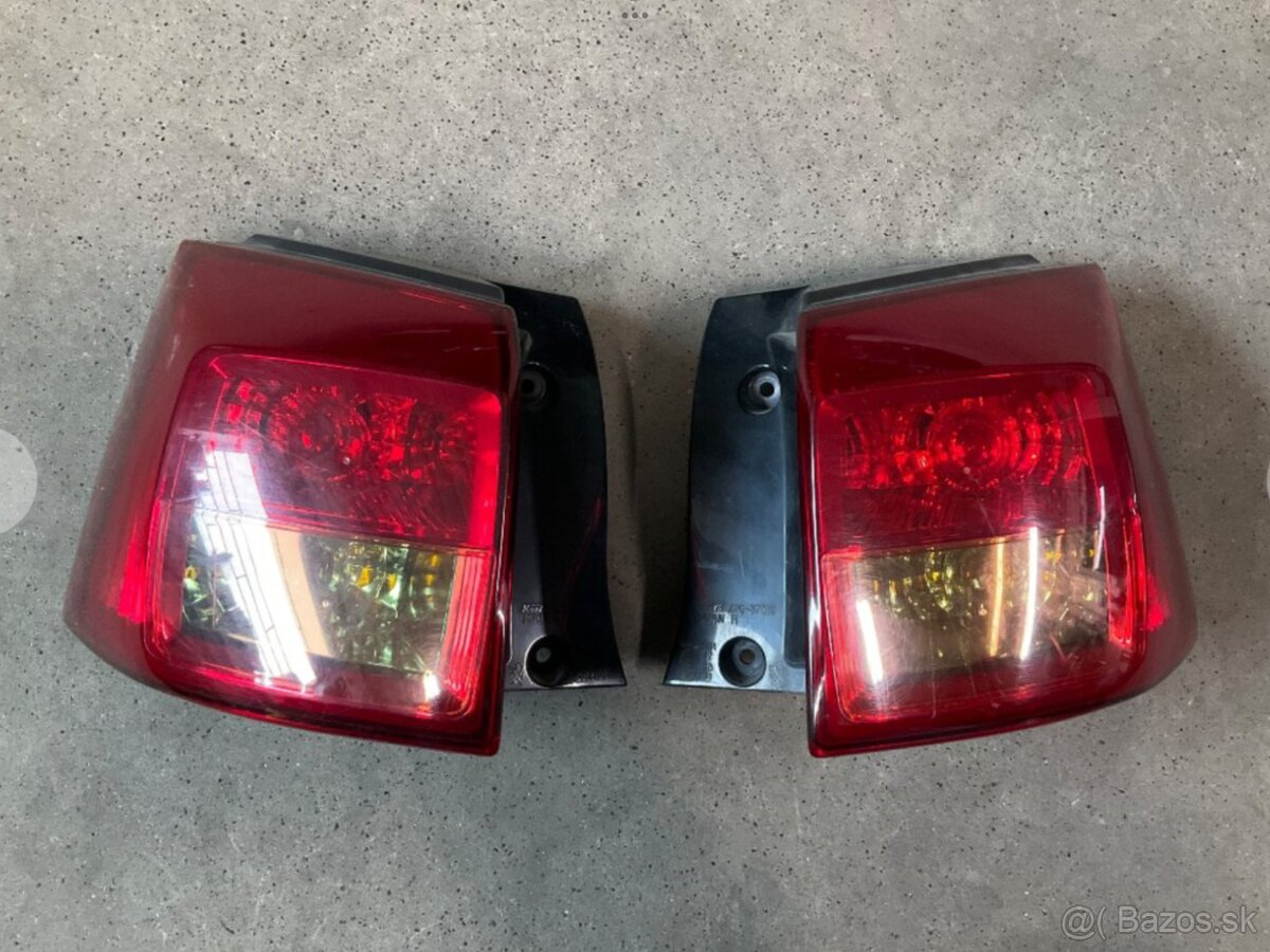 Peugeot 4007 - zadní lampy.
