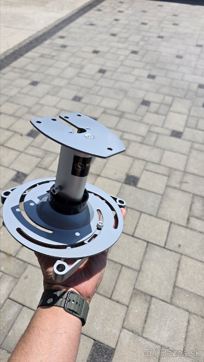 Stropny drziak projektora