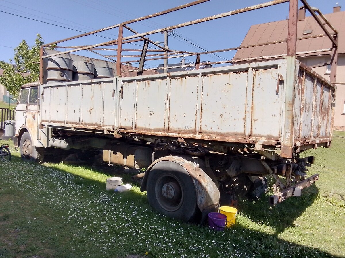 Predám Tankové Súdy 200l z obrucami asi 10 kusov, a Tankdrž