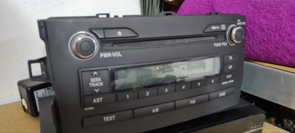 Autoradio toyota auris.