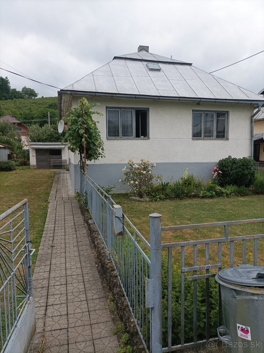 Rodinný dom – Stakčín, centrum, 820 m² pozemok, garáž