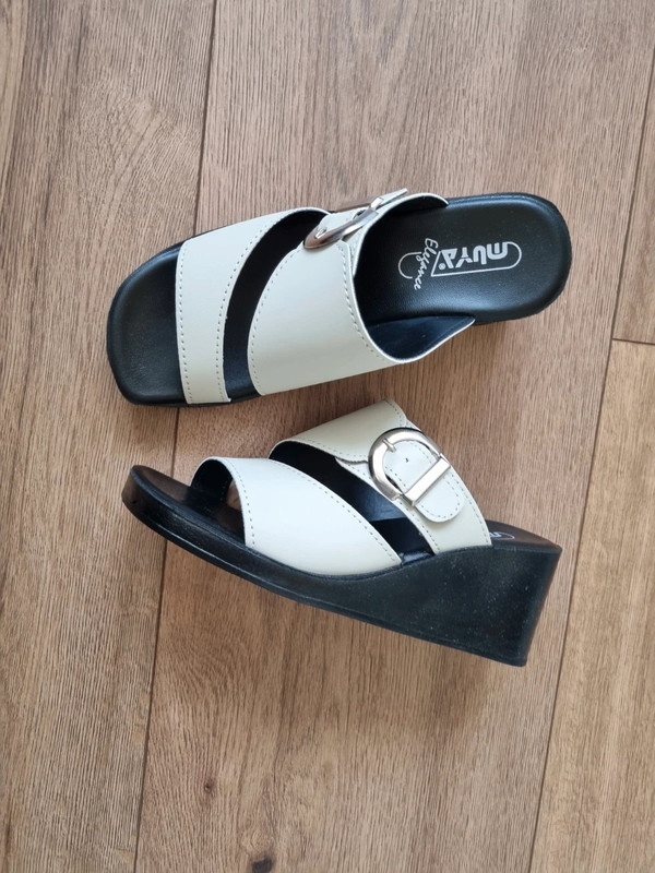 nové svetlosivé vsuvky/šlapky 36