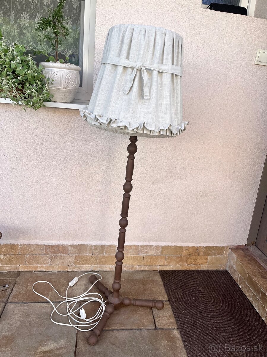 Predám stojacu retro lampu
