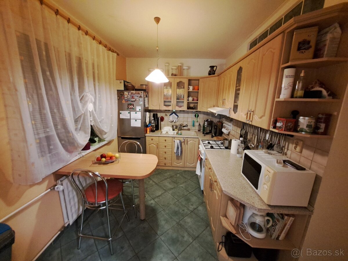 Prerobený trojizbový byt s lodžiou