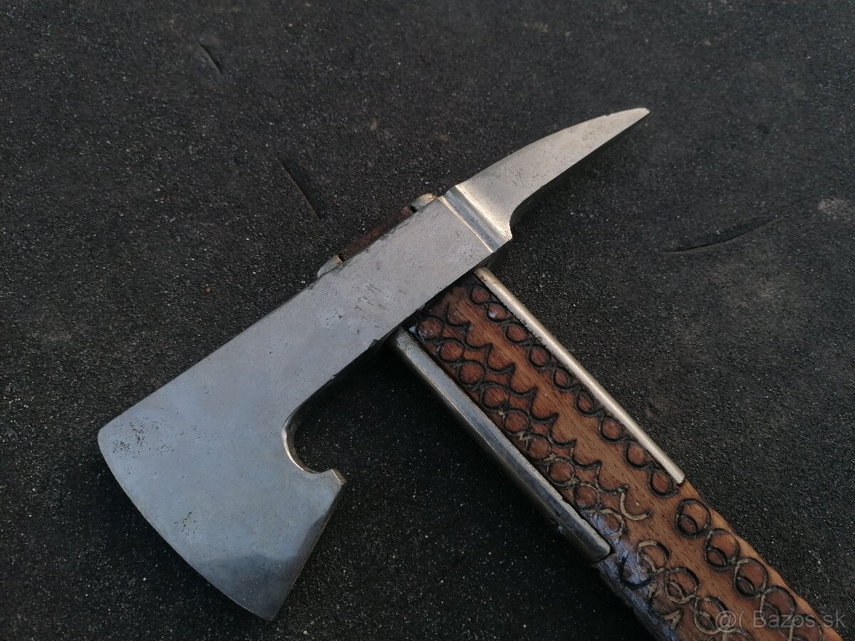 Predám starožitná hasičská sekera