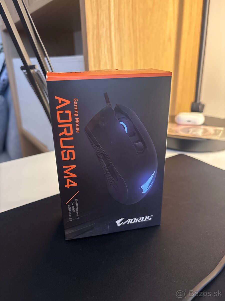 GIGABYTE AORUS M4