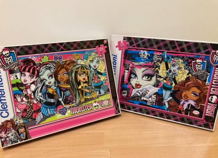 2 balenia Monster High puzzle