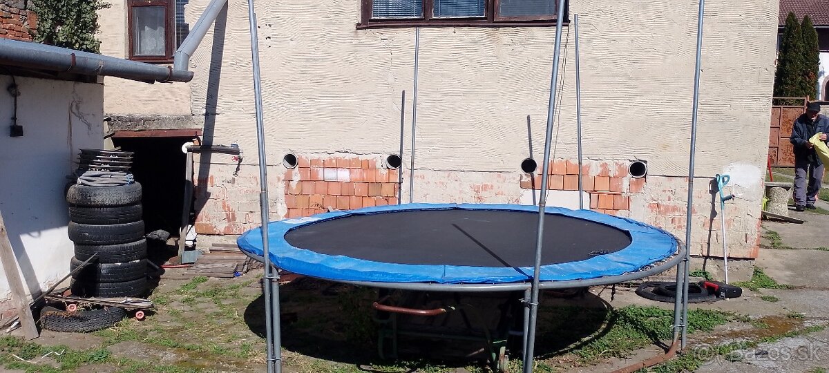 Trampolína