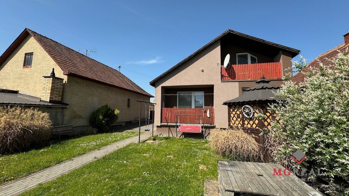 Na predaj 4 i RD v Skačanoch - rekonštrukcia - veľký pozemo