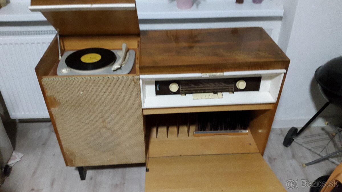 Rádio +gramofón TESLA