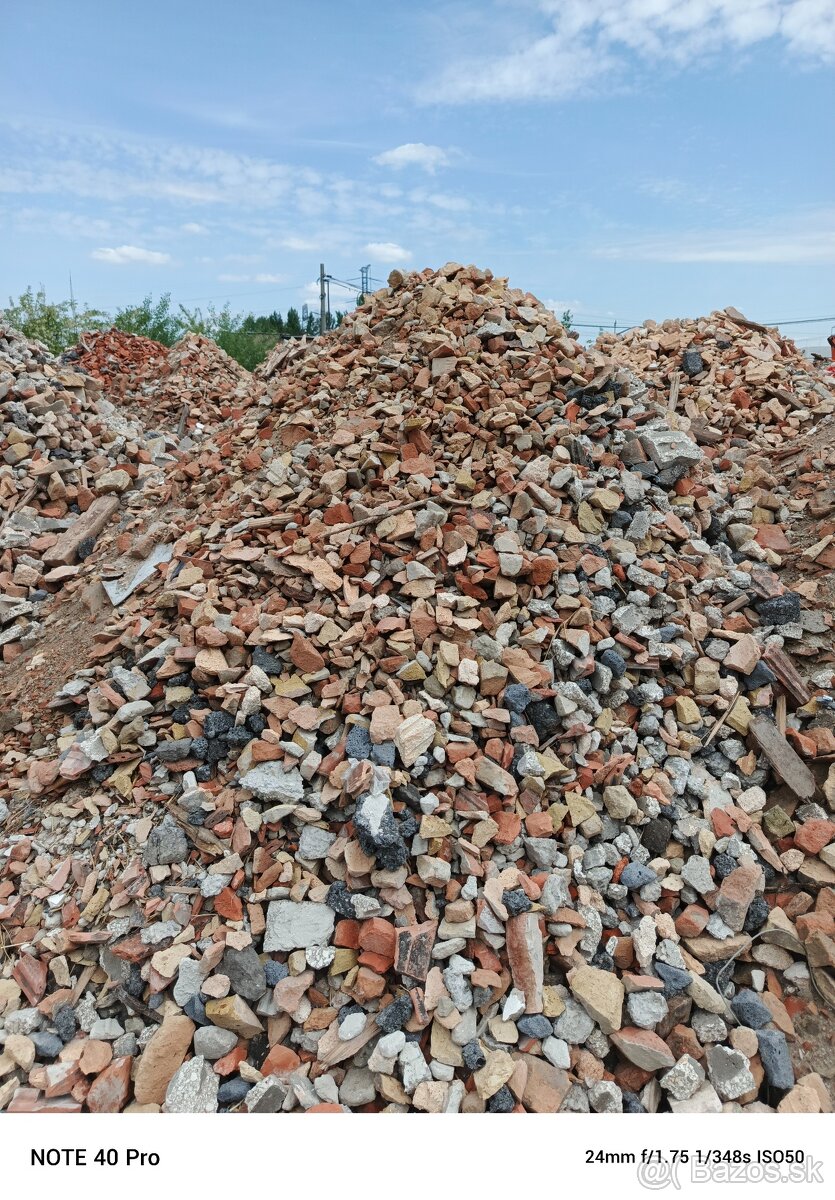 Ponukame na predaj drvene tehly