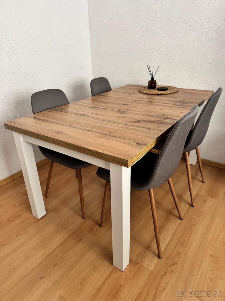 Jedálenský stôl rozkladací + stoličky