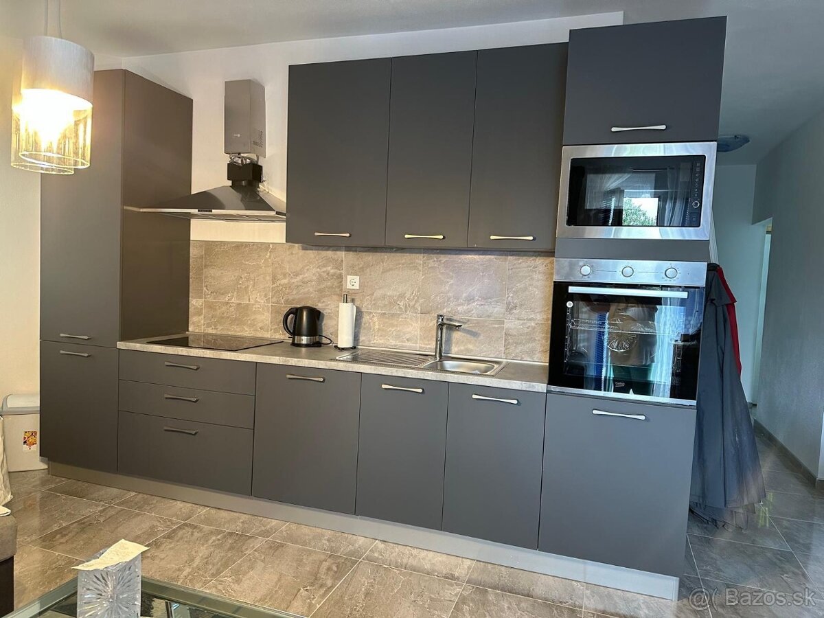 Chorvátsko apartmán 100 m od pláže.