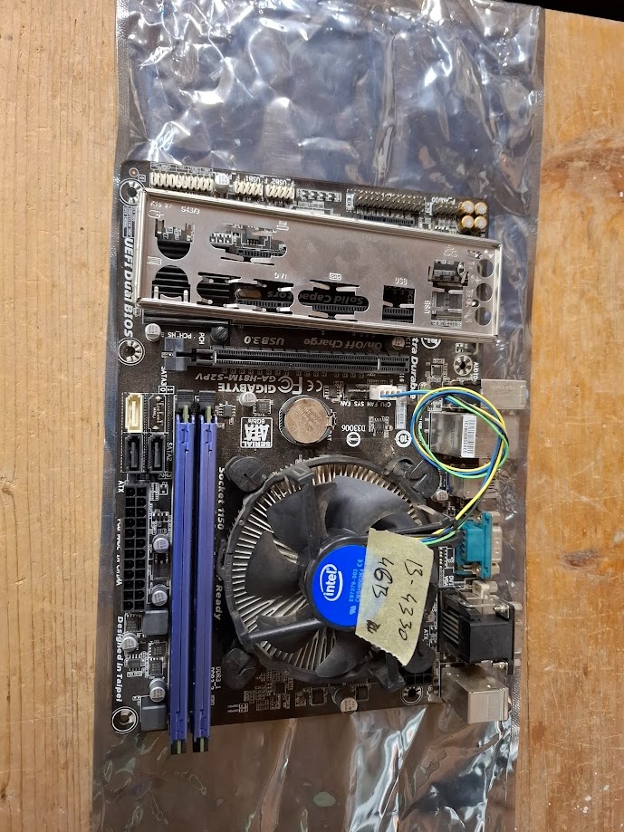 MB GIGABYTE H81M-S2PV + i3-4330 + RAM 4GB