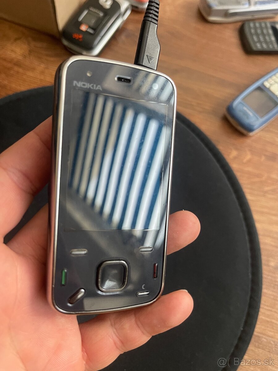 Nokia N86 na diely - plne funkčná
