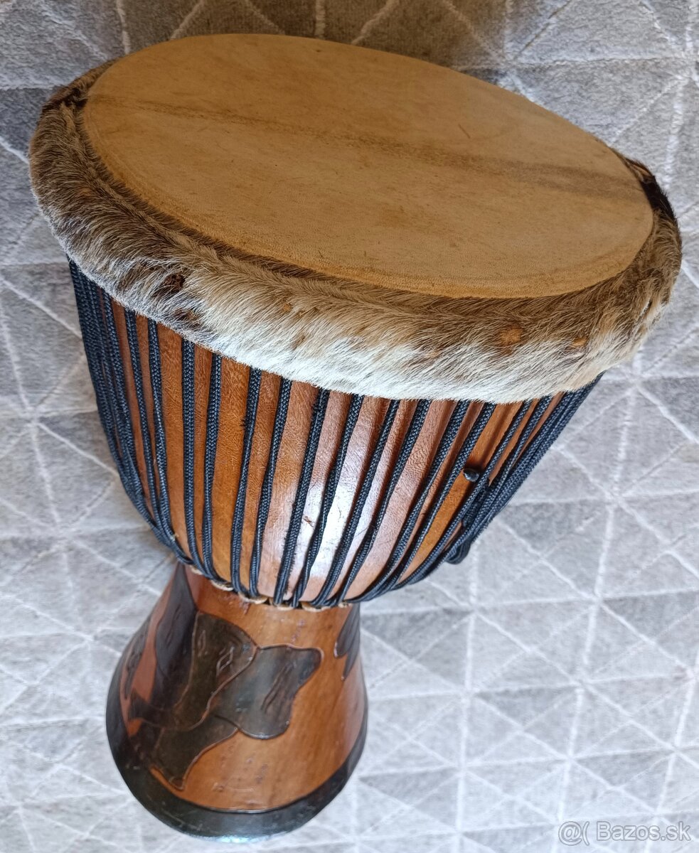 Africký bubon Djembe – výška 58 cm, priemer 31 cm.