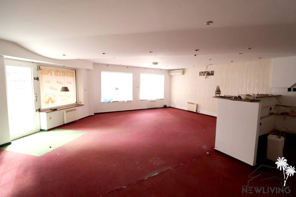 PRENÁJOM: rozľahlý obchodný priestor v centre, Piešťany