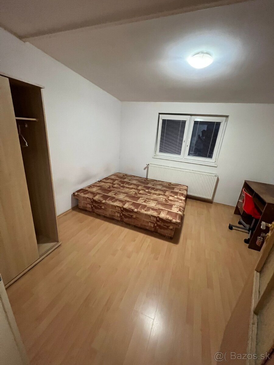 Podnájom nezdielanej izby v rodinnom dome
