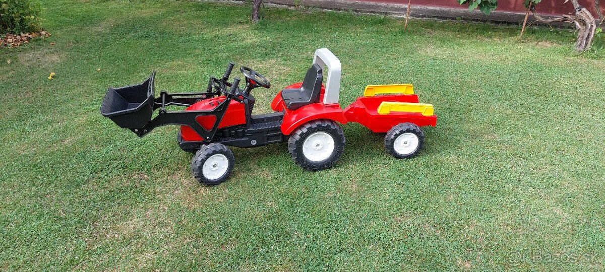 Predam detsky traktor na suciastky